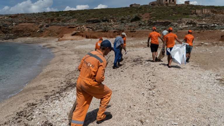 Ο &quot;Τυφώνας&quot; στη Μακρόνησο - Η ξεχωριστή αποστολή καθαρισμού