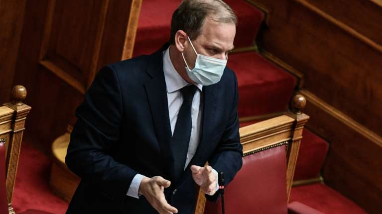 Συναγερμός στη Βουλή: Θετικός στον κορονοϊό ο υπουργός Μεταφορών, Κώστας Καραμανλής - Διακόπηκε η συνεδρίαση