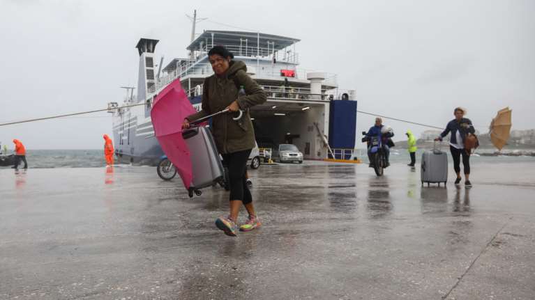 Σάκης Αρναούτογλου: Σφοδροί βοριάδες την Τετάρτη -  Εντονη καιρική αστάθεια με βροχές και καταιγίδες