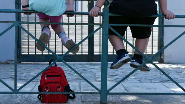 Πώς μπορούν οι γονείς να θωρακίσουν τα παιδιά τους απέναντι στη βία - Αυτά είναι τα πρώιμα σημάδια