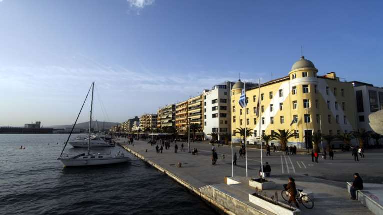 Προκλητικός στο Βόλο: Άνοιξε την ταβέρνα του, σέρβιρε μεζέδες και ...έπεσε πρόστιμο 5.000 ευρώ