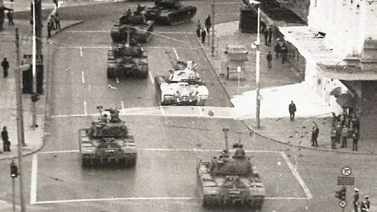 21η Απριλίου 1967: Οι διώξεις πανεπιστημιακών από τη Χούντα - Η περίπτωση του Γιάγκου Πεσμαζόγλου [εικόνες]