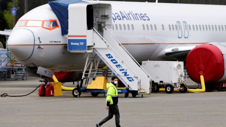 Πώς θα ταξιδεύουμε πλέον στην Ευρώπη: Χωρίς κενές θέσεις αλλά με μάσκα στα αεροπλάνα