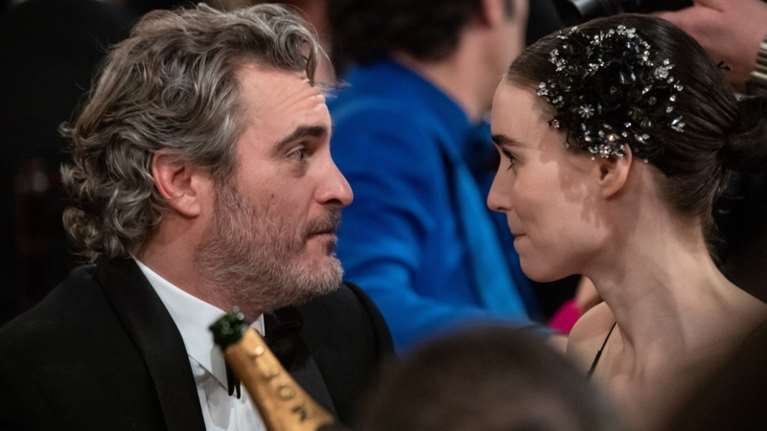 Σύντομα γονείς οι Χοακίν Φίνιξ - Ρούνι Μάρα: Περιμένουν το πρώτο τους παιδί