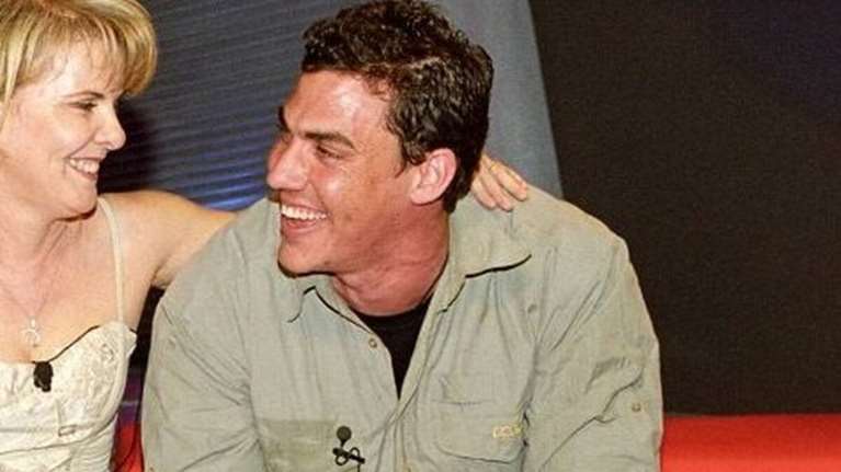 Τζώρτζης Μονογυιός: Σε άσχημη κατάσταση η σύζυγός του στο 40ήμερο μνημόσυνο στη Μύκονο [Βίντεο]