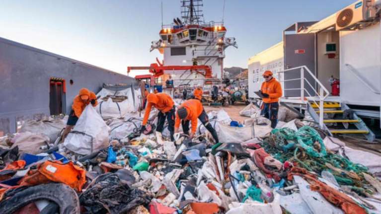 Typhoon Project: Ποιος είναι ο &quot;Τυφώνας&quot; που καθαρίζει τις ακτές του Πηλίου μετά την κακοκαιρία Daniel [εικόνες]