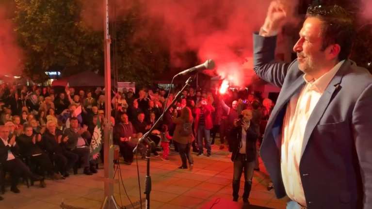 Με συνθήματα και πυρσούς η μεγάλη συγκέντρωση του Στέφανου Παραστατίδη στο Κιλκίς [βίντεο]
