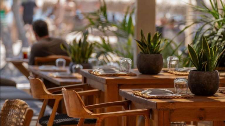 Wet Stories που αξίζει να ζήσεις στη Σαντορίνη