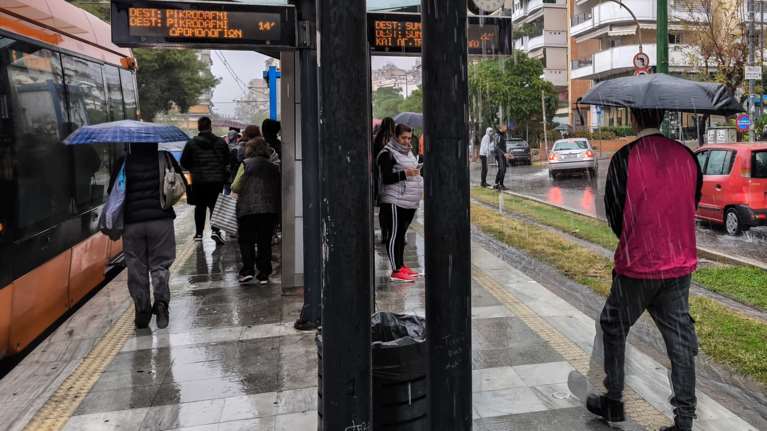 Τραμ συγκρούστηκε με όχημα στον Πειραιά: Προσωρινή διακοπή στα δρομολόγια - Τερματικός σταθμός η στάση ΣΕΦ