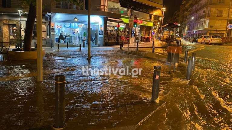 Θεσσαλονίκη: Προβλήματα από την καταιγίδα, ποτάμια έγιναν οι δρόμοι [βίντεο]