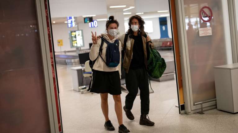 Ερευνα Prorata: Οι Έλληνες φοβούνται το άνοιγμα των συνόρων αλλά και τα ταξίδια στο εξωτερικό