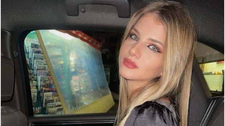 Άννα Μαρία Ίβιτς: Εντυπωσιακή στο Λονδίνο - Η βραδινή έξοδος με sparkling crop top