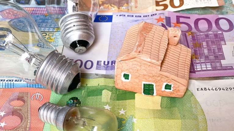 Ηλεκτρικό ρεύμα: Σενάρια για νέα φορολόγηση υπερκερδών μετά την εκτόξευση των τιμών - Εκτακτη σύσκεψη με Μητσοτάκη