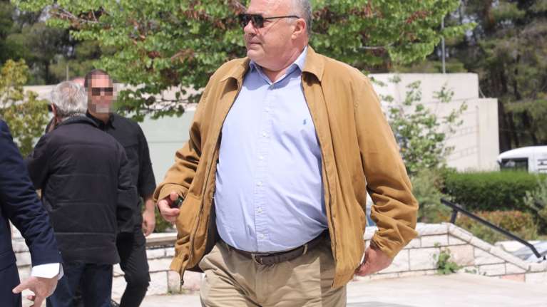 Ατύχημα για τον Αχιλλέα Μπέο: Έπεσε στο λιμάνι  την ώρα που επιβιβαζόταν στο σκάφος του