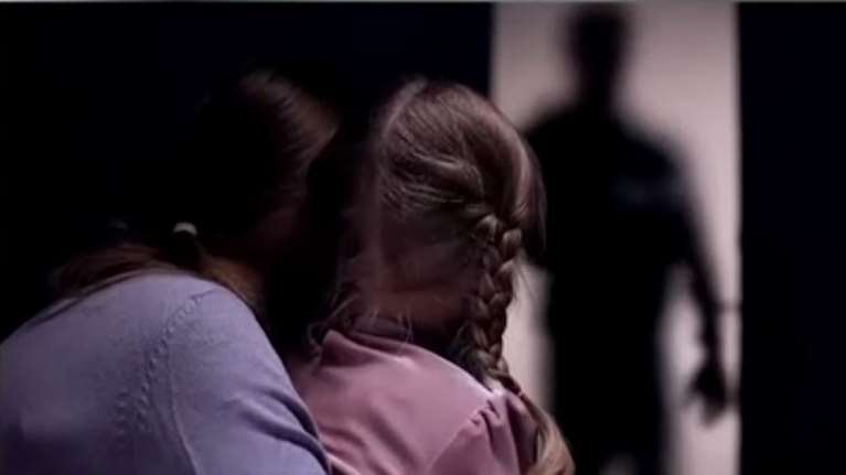 Η γυναίκα κτηνοτρόφου τον καταγγέλλει ότι ασελγούσε στις κόρες του: &quot;Πρόσεχε τον μπαμπά&quot;, είπε η 15χρονη στην αδελφή της