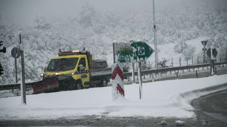 Αθηνών - Λαμίας: Ανατροπή νταλίκας στον Σείριο - Εκτροπή της κυκλοφορίας