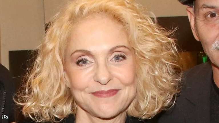 Η Ναταλία Τσαλίκη υιοθέτησε το κούρεμα που κολακεύει όλες τις γυναίκες άνω των 60