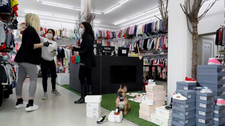 Νέα θεωρία: Ο κορονοϊός προήλθε από σκύλους που έφαγαν μολυσμένες νυχτερίδες