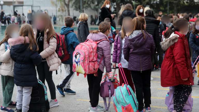 Γρίπη: Δεν προσμετρώνται τελικά οι απουσίες των μαθητών - Πόσες μέρες αφορά η νέα οδηγία