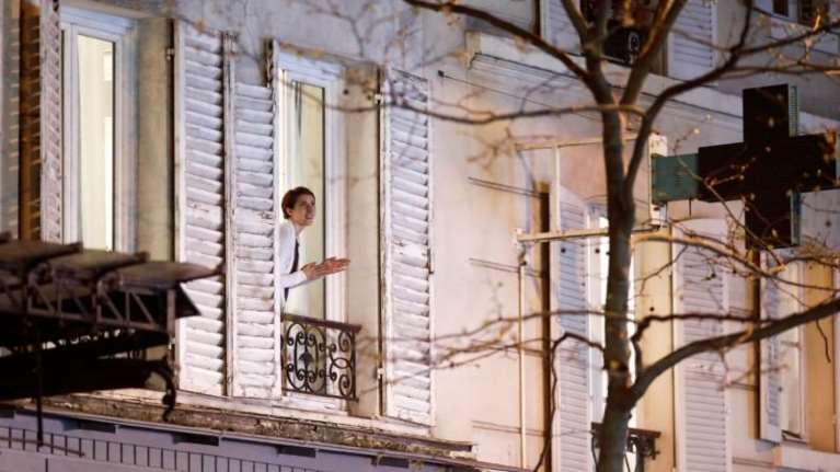 Κορονοϊός: Θρήνος και στη Γαλλία -  299 νεκροί σε μια μέρα - 1.995 θάνατοι συνολικά