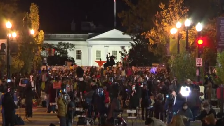 Εκλογές ΗΠΑ 2020: Επεισόδια με μια σύλληψη έξω από το Λευκό Οίκο - Εκατοντάδες διαδήλωσαν κατά του Τραμπ [Εικόνες-Βίντεο]