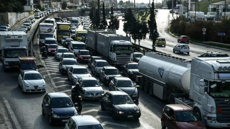 Μποτιλιαρισμένος ξανά ο Κηφισός - Καθυστερήσεις 20 λεπτών και στην Αττική Οδό - Live η κίνηση