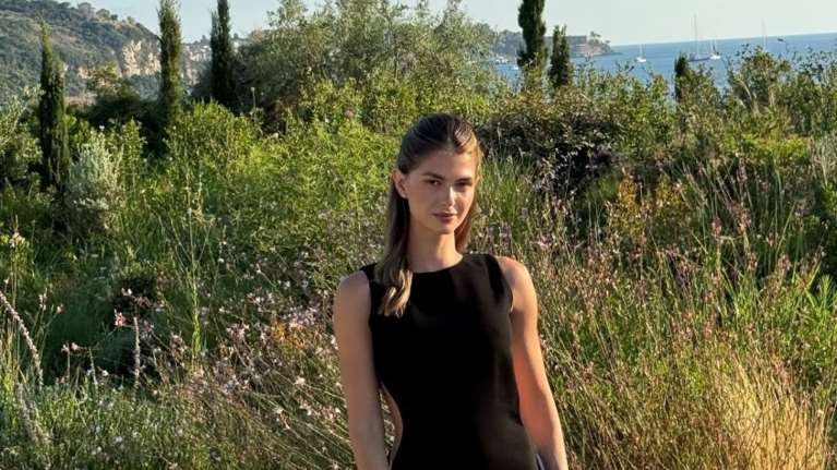 Η Αμαλία Κωστόπουλου στις Σπέτσες: Το lunch σε υπερπολυτελές γιοτ