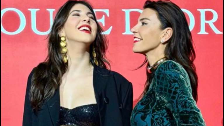 Μαρίνα Βερνίκου - Ντεμήλια Καμπουρίδη: Τα βραδινά glam looks μαμάς και κόρης σε event ομορφιάς