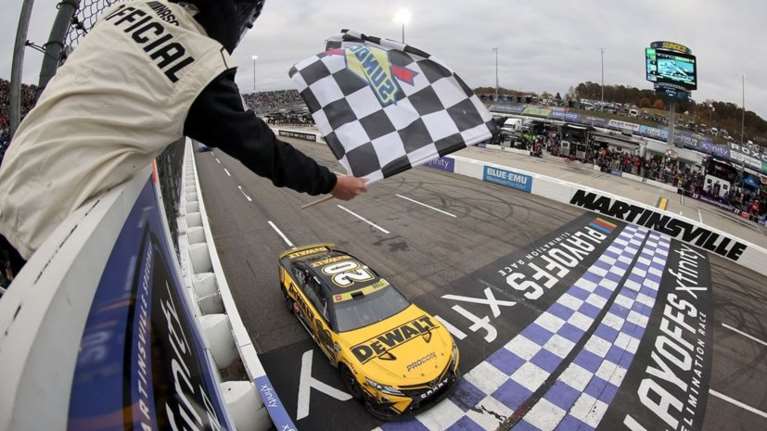 Είναι αυτή η κίνηση στο NASCAR η προσπέραση του αιώνα;