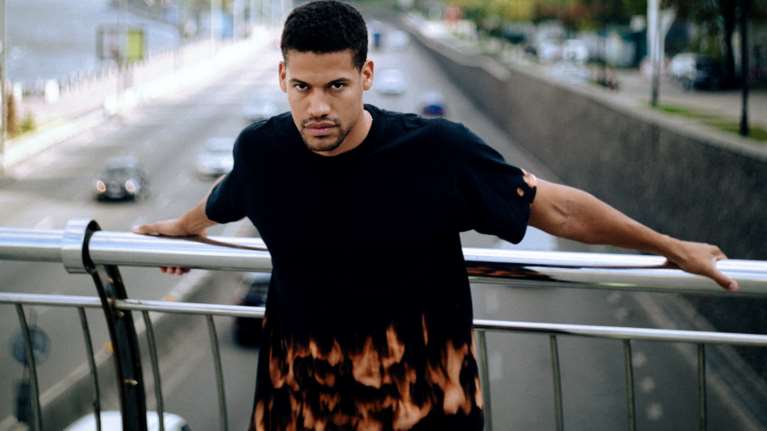 Ρωσία: Γνωστός ηθοποιός "έφαγε" μπλοκ  από τη μάνα του γιατί είναι κατά του πολέμου στην Ουκρανία