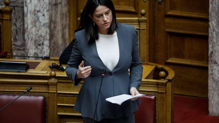 Κεραμέως στη Βουλή: Στο 80% η προσέλευση μαθητών στα δημοτικά σχολεία