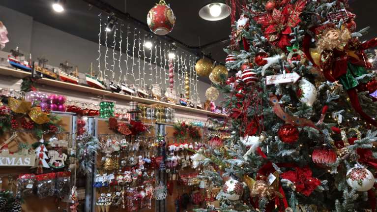 Εορταστικό ωράριο: Πώς θα λειτουργήσουν τα καταστήματα - Αλλαγές στα ΜΜΜ