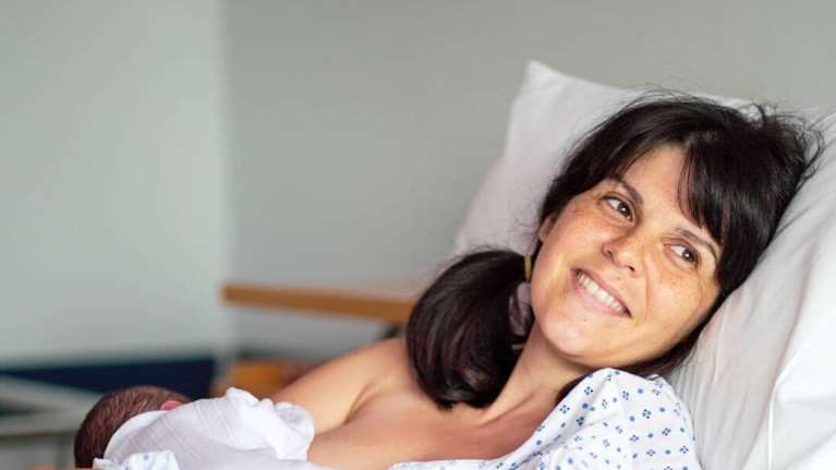 Ηλέκτρα Αστέρη: Η νέα τρυφερή φωτογραφία ενώ θηλάζει τη νεογέννητη κόρη της