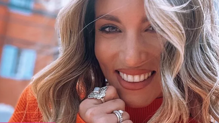 Η Αθηνά Οικονομάκου ποζάρει με εξαιρετικά φουσκωμένη κοιλιά