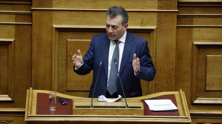 Βρούτσης: Κανένας εργαζόμενος κάτω από τον κατώτατο μισθό - Αυξήσεις σε 240.000 επικουρικές συντάξεις
