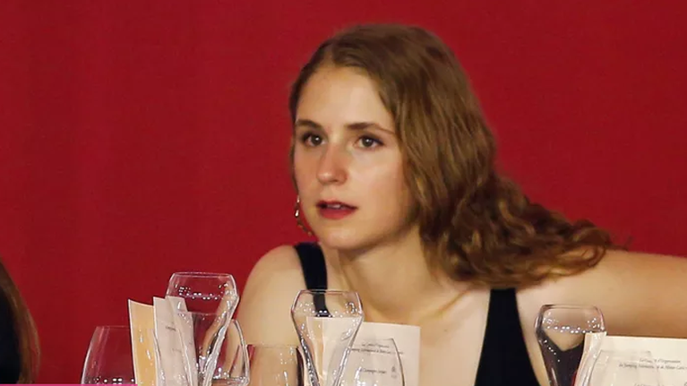 Ηλέκτρα Νιάρχου: Η &quot;άγνωστη&quot; μικρότερη αδερφή της Ευγενίας Νιάρχου, η ομοιότητά τους και το πάθος της για την ιππασία