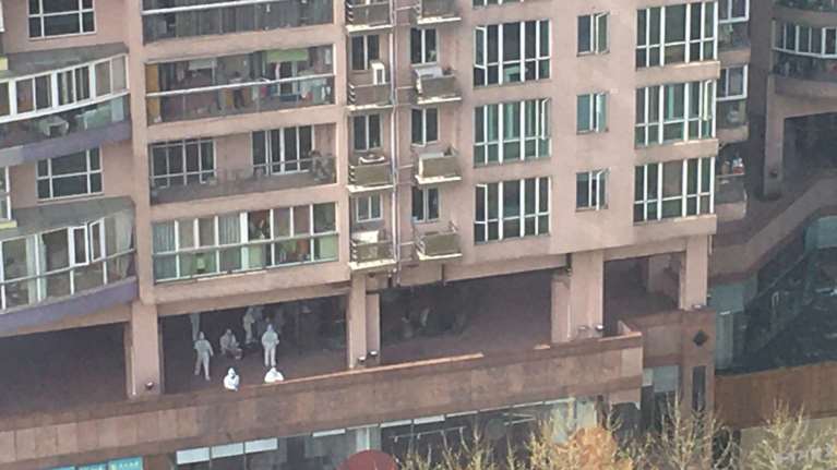 Απόγνωση με το lockdown στη Σανγκάη: Πεινασμένοι κάτοικοι στα σπίτια τους ουρλιάζουν για λίγο φαγητό [βίντεο]