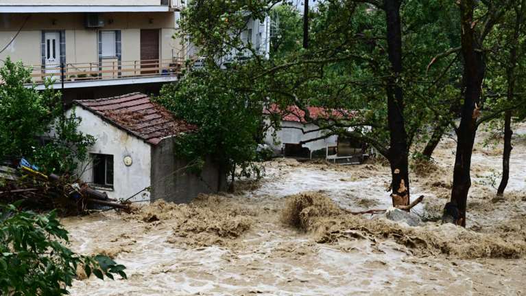 Τράπεζες: Αναστολή  δόσεων δανείων και πλειστηριασμών μέχρι 31/12/2023 για τους πλημμυροπαθείς