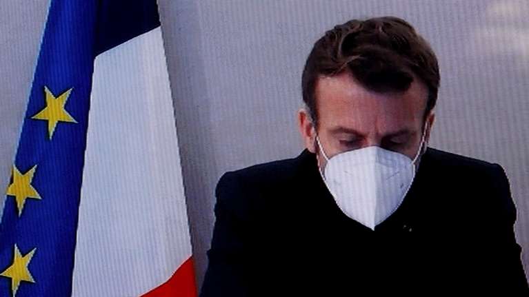 Γαλλία: Ο Εμανουέλ Μακρόν δεν εμφανίζει πλέον συμπτώματα κορονοϊού