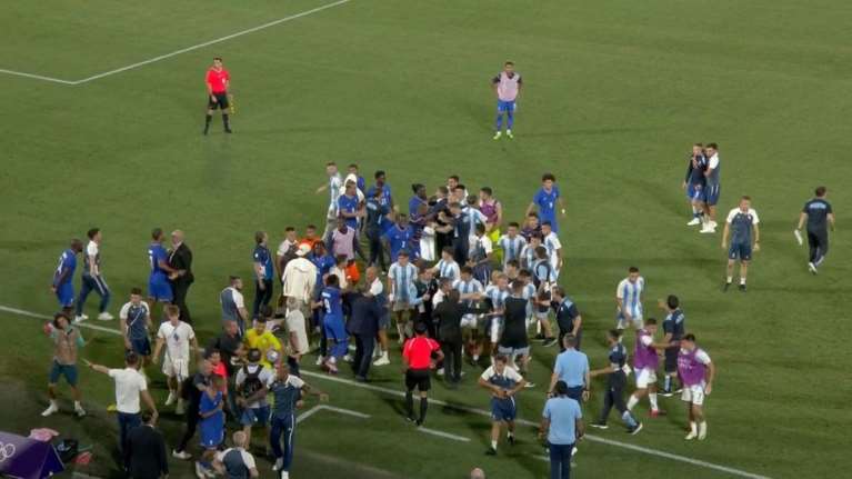 Ελειπε το ολυμπιακό πνεύμα από τον αγώνα Γαλλίας – Αργεντινής: Αγριο ξύλο ανάμεσα στους ποδοσφαιριστές [βίντεο]