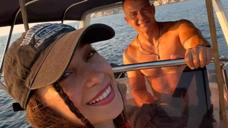 Γιώργος Αγγελόπουλος - Δήμητρα Βαμβακούση: Στη Σκιάθο για τις καλοκαιρινές τους διακοπές