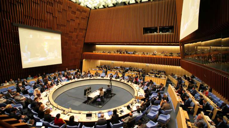 ΠΟΥ: Σε εξέλιξη μια από τις σπουδαιότερες συνελεύσεις στην ιστορία του - Σκληρή κόντρα Τέντρος με Τραμπ