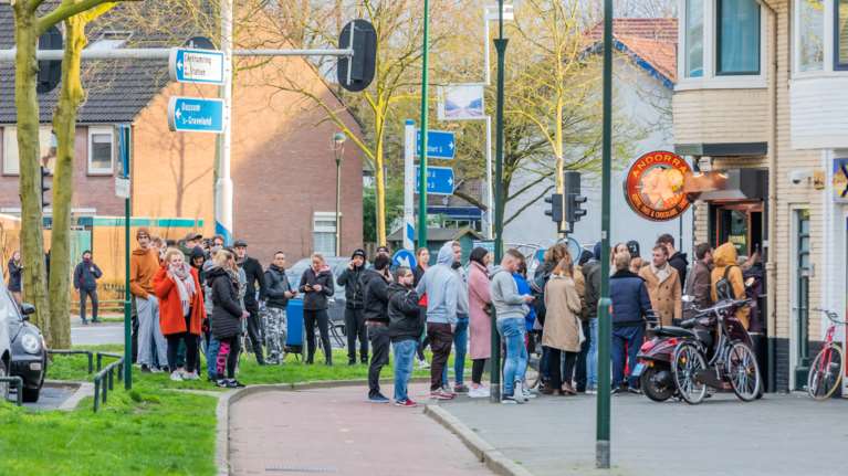 Ολλανδία: Τέρμα το 'μαριχουάνα στοπ' λόγω κορονοϊού, τα coffee shops ξανανοίγουν αλλά μόνο για πώληση