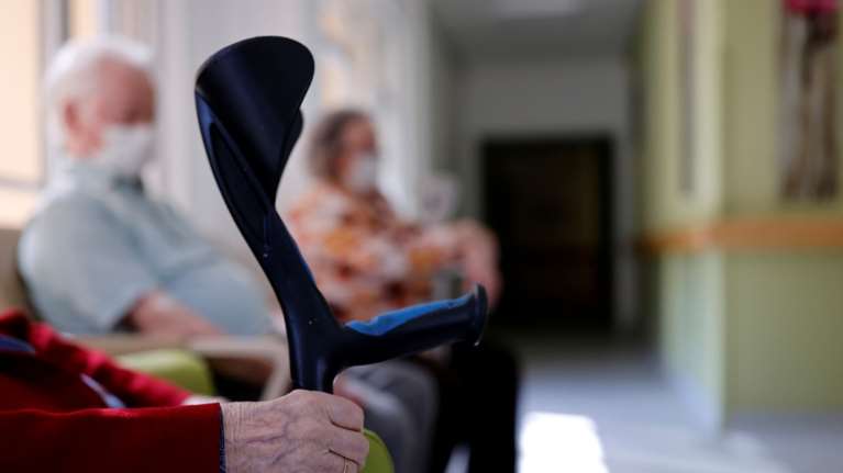 Απίστευτο περιστατικό στη Ρόδο: Κήδεψαν 73χρονο και ένα μήνα μετά τον βρήκαν να μένει σε… ίδρυμα