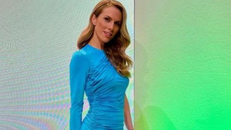 Η Ντορέττα Παπαδημητρίου απολαμβάνει το πιο αγαπημένο φρούτο της εποχής