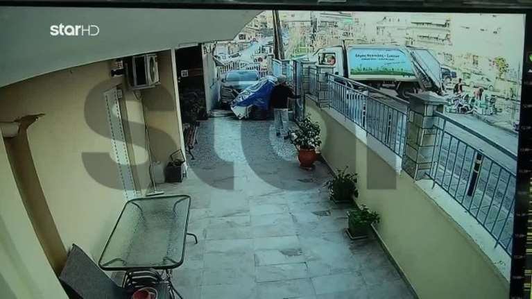 Έβαλε να διαρρήξουν το σπίτι του πρώην της για τους κωδικούς στα social - &quot;Απειλείται η ζωή μου&quot;, ξέσπασε σε κλάματα ο 33χρονος