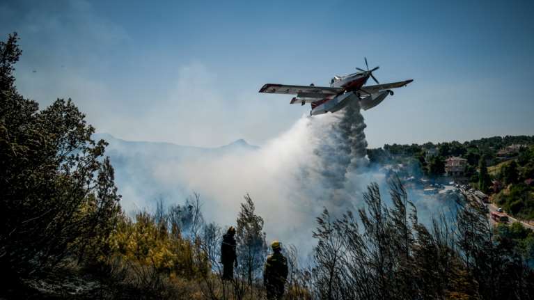 Η πυρκαγιά στο Βαρνάβα από ψηλά - Τι κατέγραψε το drone της Πυροσβεστικής [Βίντεο]