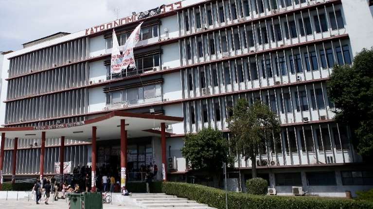 Βόμβες μολότοφ εντοπίστηκαν κοντά στην Σχολή Θετικών Επιστημών του ΑΠΘ