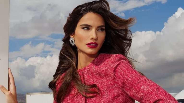 Ηλιάνα Παπαγεωργίου: Ο οικονομικός αφρός που χρησιμοποιεί για να διατηρεί τον όγκο στα μαλλιά της