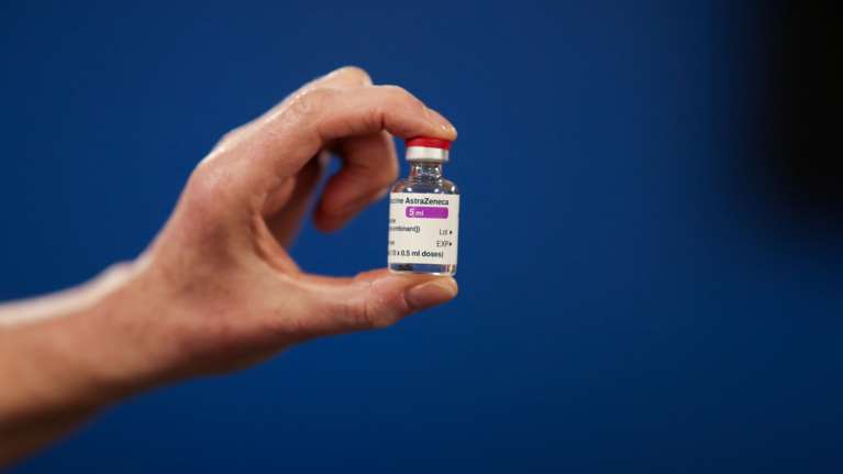 Κορονοϊός: Ραγδαίες εξελίξεις - Εμβόλιο για τις μεταλλάξεις ετοιμάζει η Astrazeneca - Θα είναι έτοιμο το Φθινόπωρο